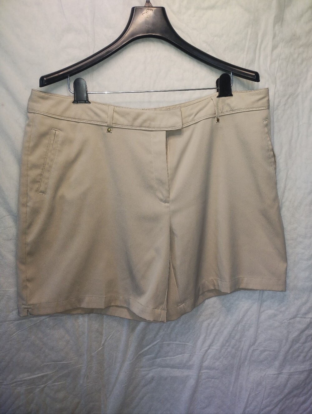 Lady Hagen women's golf shorts are performance-oriented activewear . Size 16